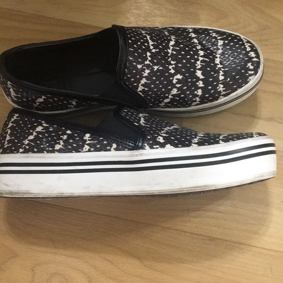 Snake skin sneakers! Great slip on sneakers! - Picture 2 of 4